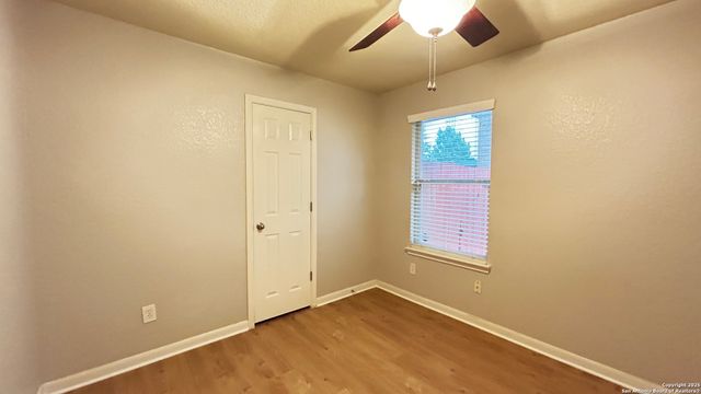 5727 SOUTHERN KNOLL, San Antonio, TX 78261