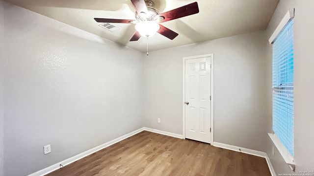5727 SOUTHERN KNOLL, San Antonio, TX 78261
