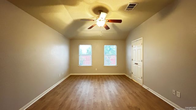 5727 SOUTHERN KNOLL, San Antonio, TX 78261