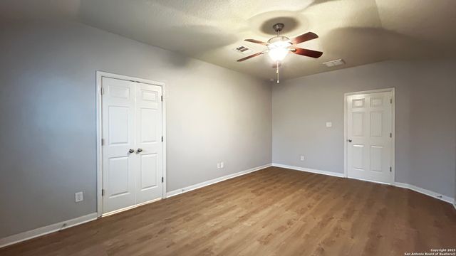 5727 SOUTHERN KNOLL, San Antonio, TX 78261