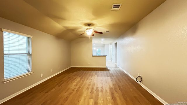 5727 SOUTHERN KNOLL, San Antonio, TX 78261