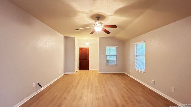 5727 SOUTHERN KNOLL, San Antonio, TX 78261
