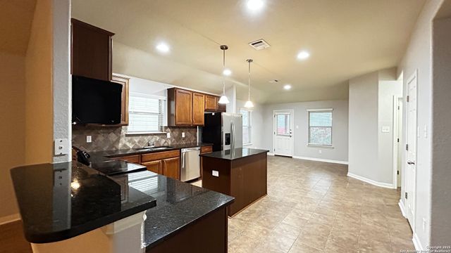 5727 SOUTHERN KNOLL, San Antonio, TX 78261