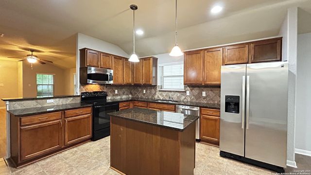 5727 SOUTHERN KNOLL, San Antonio, TX 78261