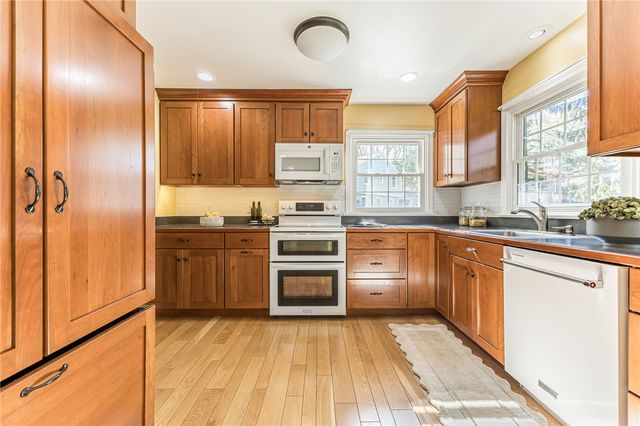 12 Mountain Rise, Perinton, NY 14450