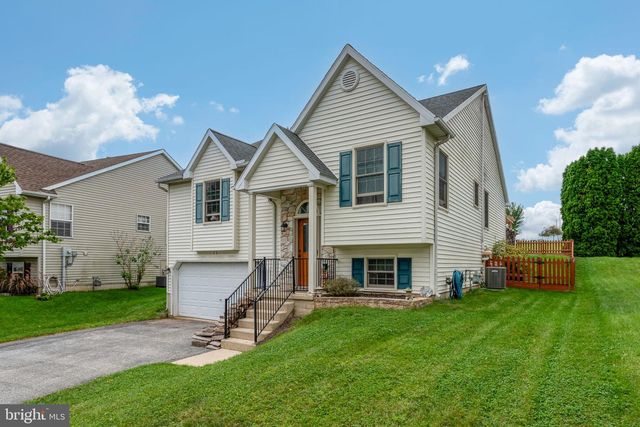 668 BLOSSOM HILL LN, Dallastown, PA 17313