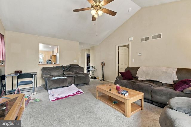 668 BLOSSOM HILL LN, Dallastown, PA 17313