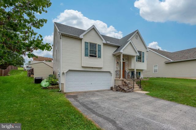 668 BLOSSOM HILL LN, Dallastown, PA 17313