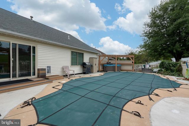 668 BLOSSOM HILL LN, Dallastown, PA 17313