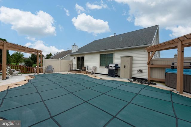 668 BLOSSOM HILL LN, Dallastown, PA 17313