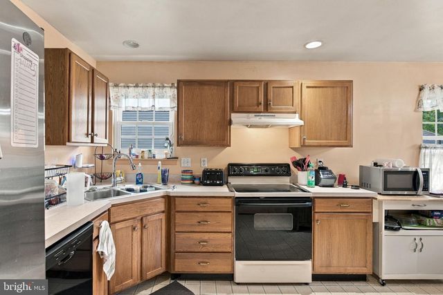 668 BLOSSOM HILL LN, Dallastown, PA 17313
