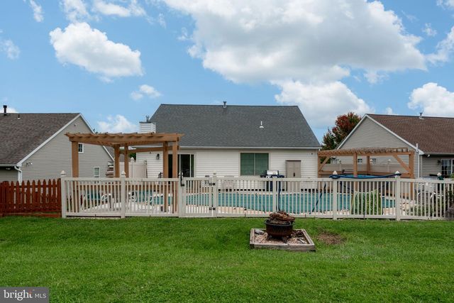 668 BLOSSOM HILL LN, Dallastown, PA 17313