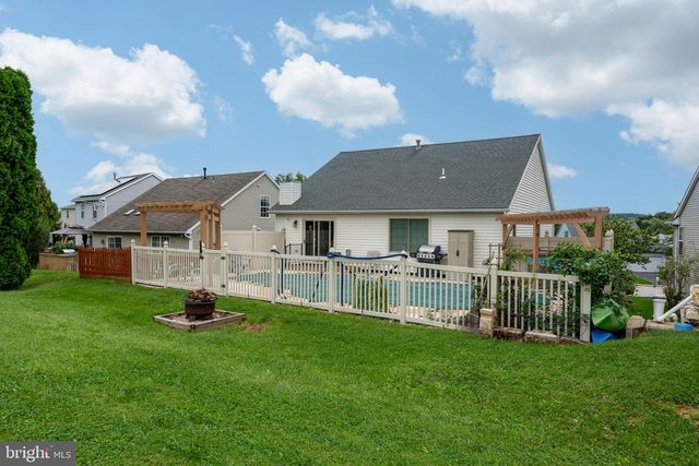668 BLOSSOM HILL LN, Dallastown, PA 17313