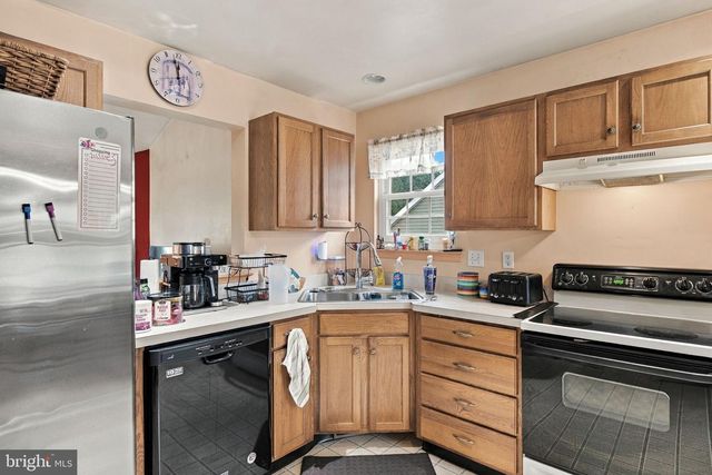 668 BLOSSOM HILL LN, Dallastown, PA 17313