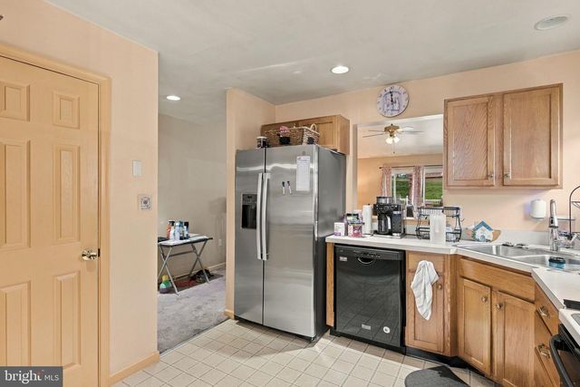 668 BLOSSOM HILL LN, Dallastown, PA 17313