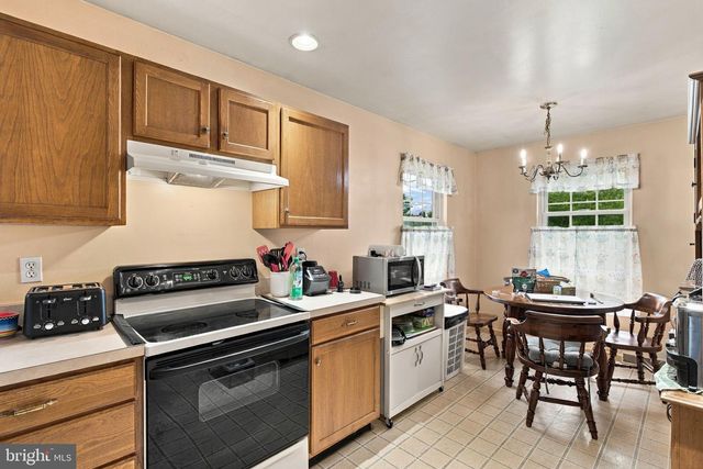 668 BLOSSOM HILL LN, Dallastown, PA 17313