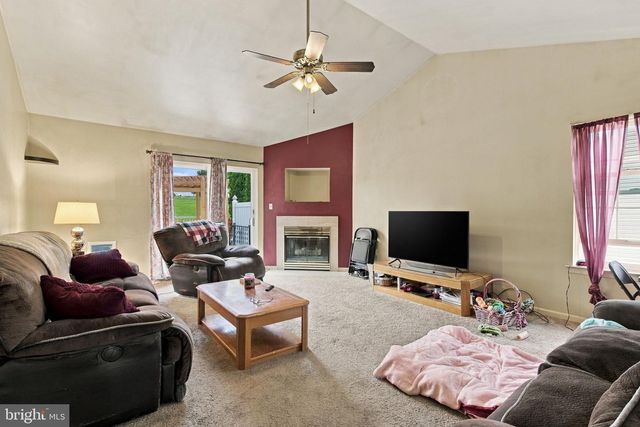 668 BLOSSOM HILL LN, Dallastown, PA 17313