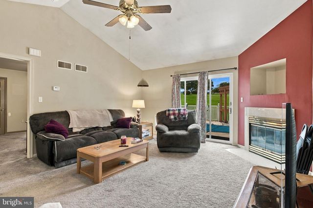 668 BLOSSOM HILL LN, Dallastown, PA 17313