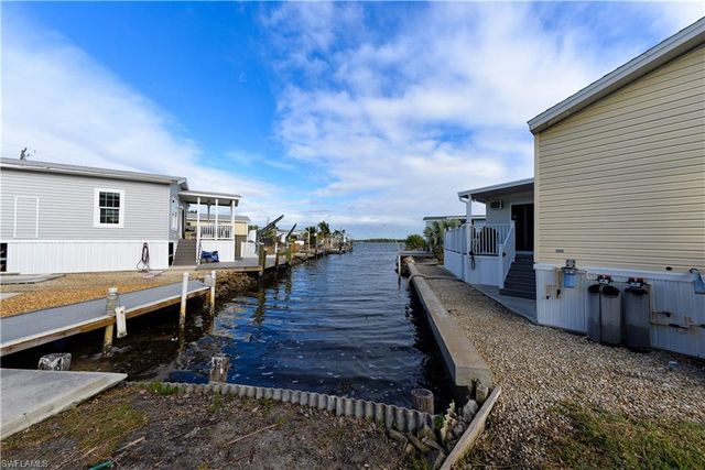 19 Helen LN, Fort Myers Beach, FL 33931