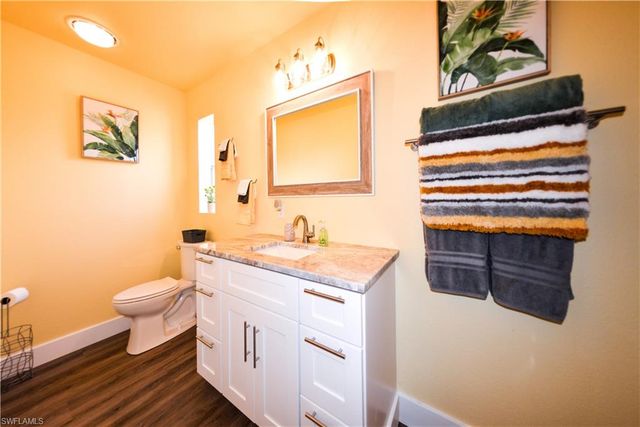 19 Helen LN, Fort Myers Beach, FL 33931