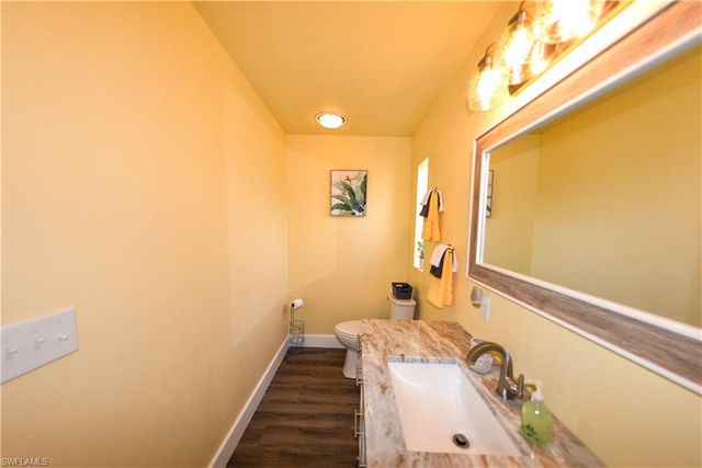 19 Helen LN, Fort Myers Beach, FL 33931