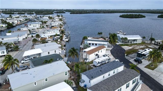 19 Helen LN, Fort Myers Beach, FL 33931