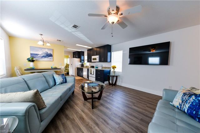 19 Helen LN, Fort Myers Beach, FL 33931