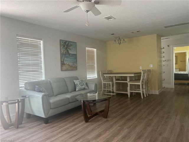 19 Helen LN, Fort Myers Beach, FL 33931
