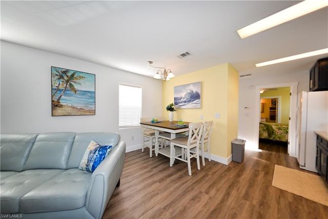 19 Helen LN, Fort Myers Beach, FL 33931