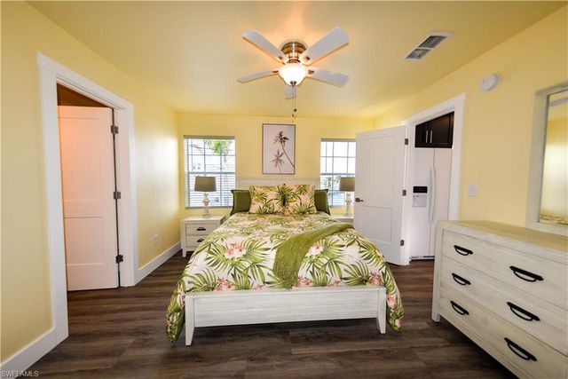 19 Helen LN, Fort Myers Beach, FL 33931