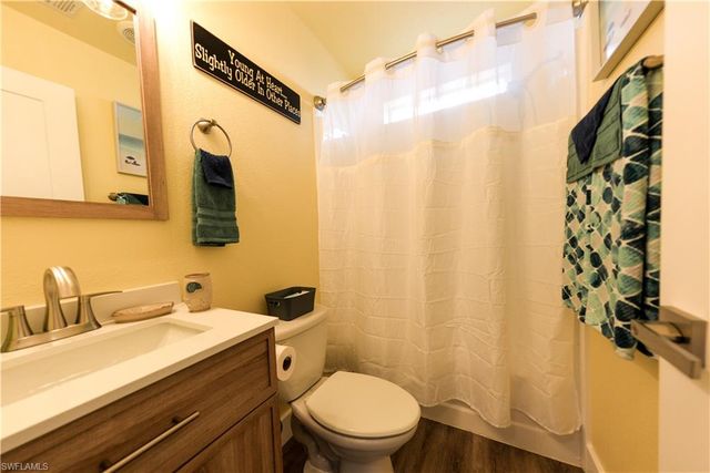 19 Helen LN, Fort Myers Beach, FL 33931