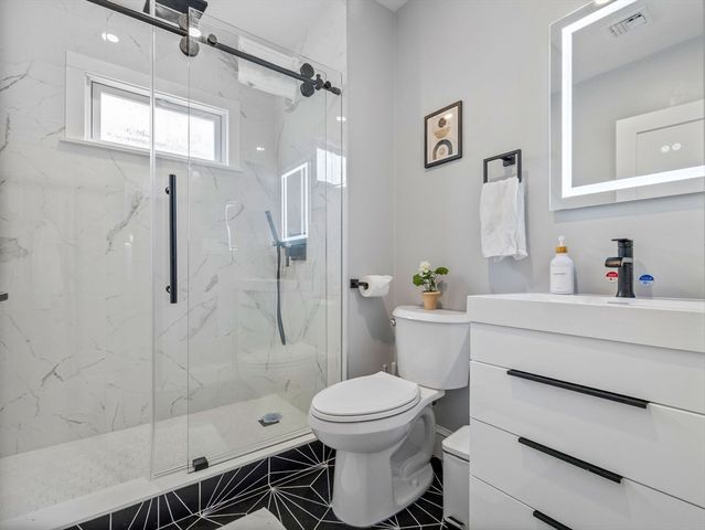 7 Dickson 2, Somerville, MA 02144