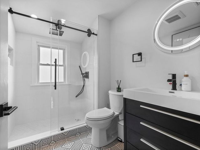 7 Dickson 2, Somerville, MA 02144