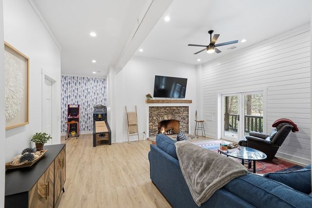 252 Branch Creek Road, Mccaysville, GA 30555