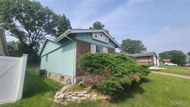 4895 Lockwig Trail, Florissant, MO 63033
