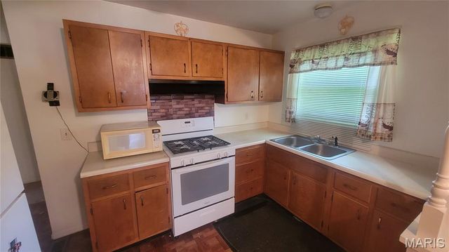 4895 Lockwig Trail, Florissant, MO 63033
