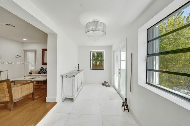 1515 Dewey St, Hollywood, FL 33020