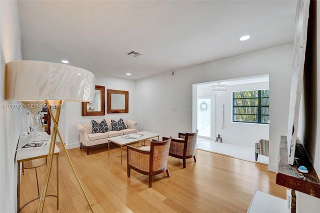 1515 Dewey St, Hollywood, FL 33020