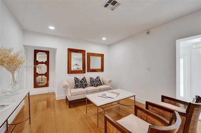 1515 Dewey St, Hollywood, FL 33020