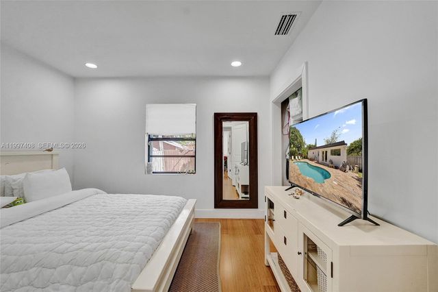 1515 Dewey St, Hollywood, FL 33020