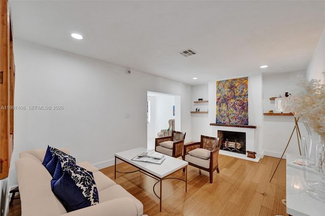 1515 Dewey St, Hollywood, FL 33020