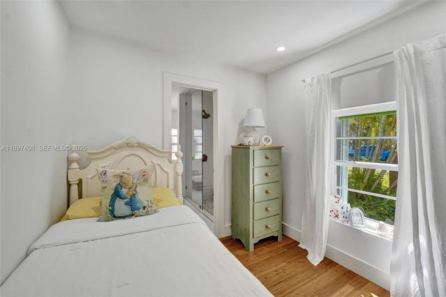 1515 Dewey St, Hollywood, FL 33020