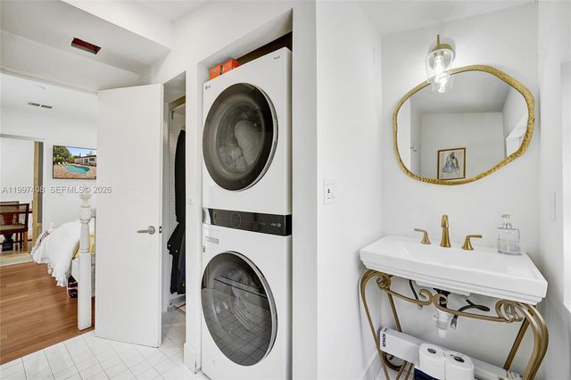 1515 Dewey St, Hollywood, FL 33020