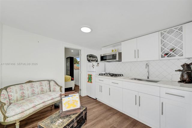 1515 Dewey St, Hollywood, FL 33020