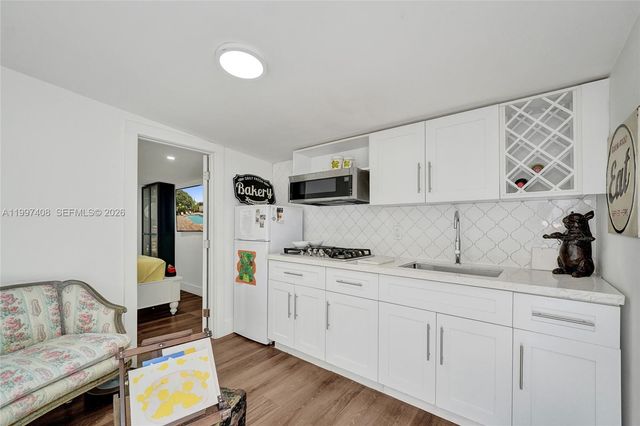 1515 Dewey St, Hollywood, FL 33020