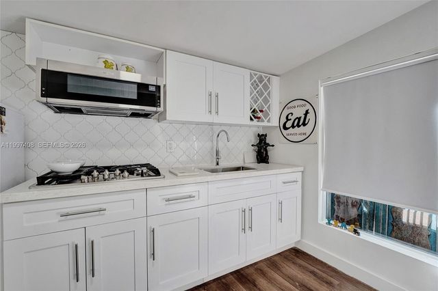 1515 Dewey St, Hollywood, FL 33020