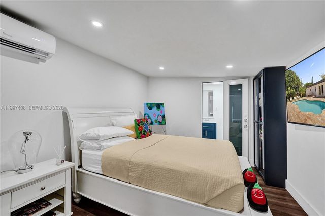 1515 Dewey St, Hollywood, FL 33020