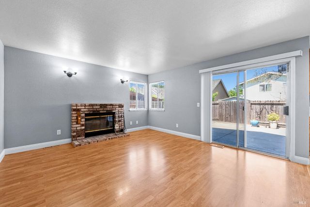 1820 Howard Dr, Windsor, CA 95492