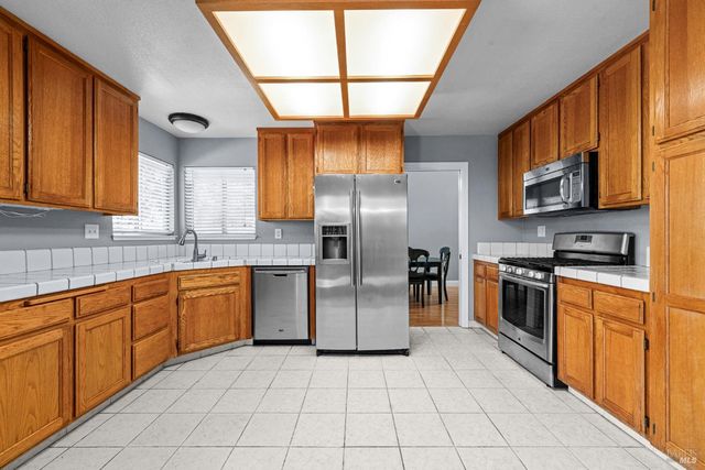 1820 Howard Dr, Windsor, CA 95492