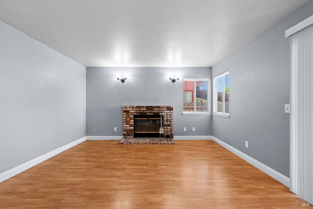 1820 Howard Dr, Windsor, CA 95492